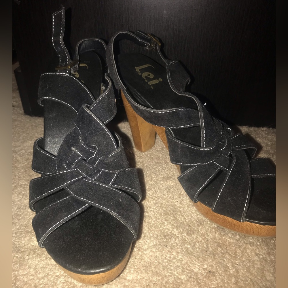 Lei | ‘Earla’ Wooden Platform Suede Heels